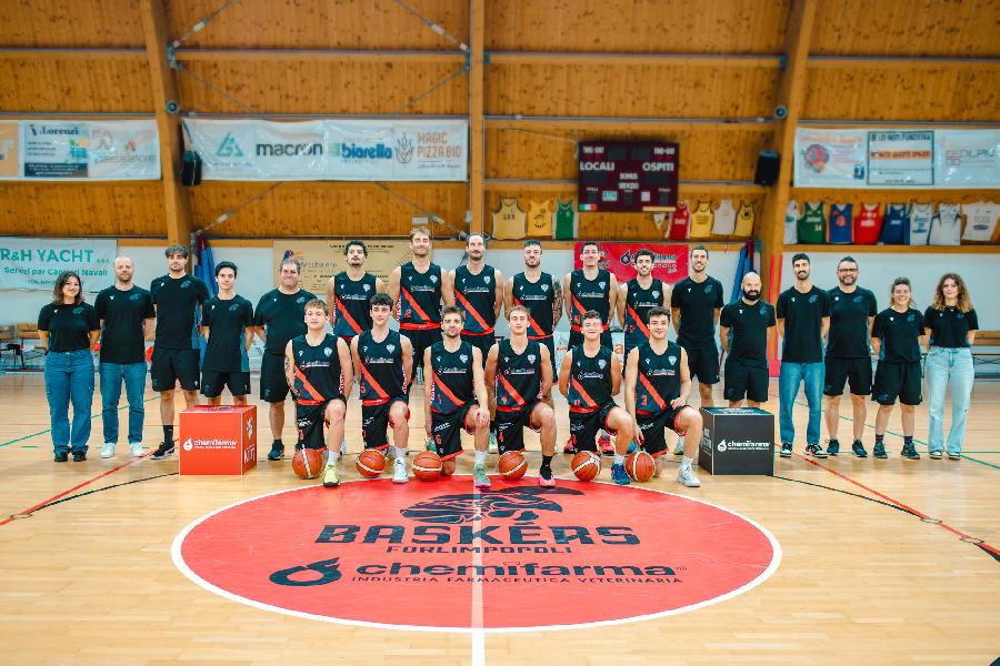 https://www.basketmarche.it/immagini_articoli/01-03-2025/baskrs-forlimpopoli-superano-senza-problemi-titano-marino-restano-imbattuti-600.jpg