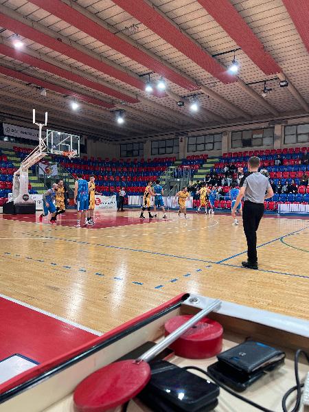 https://www.basketmarche.it/immagini_articoli/01-05-2025/roosters-senigallia-hanno-meglio-polverigi-basket-chiudono-posto-600.jpg