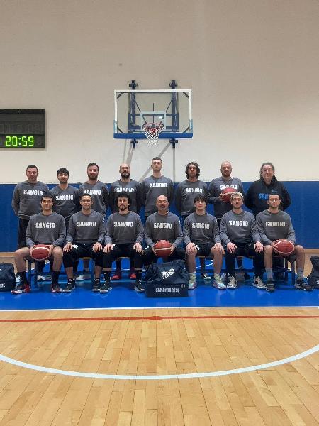 https://www.basketmarche.it/immagini_articoli/01-05-2025/sangiorgese-2000-chiude-regular-season-vincendo-campo-pallacanestro-monte-urano-600.jpg