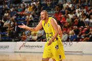 https://www.basketmarche.it/immagini_articoli/01-12-2023/loretopesaro-chiude-girone-andata-derby-pisaurum-120.jpg