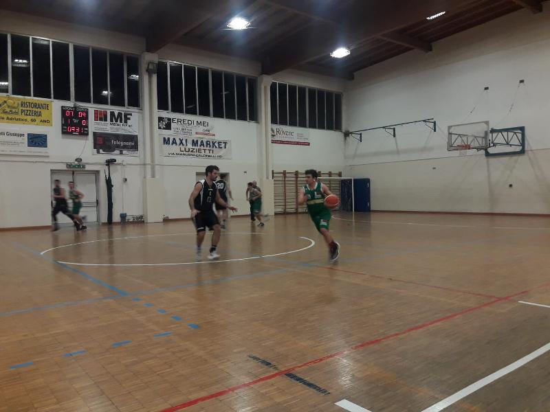 https://www.basketmarche.it/immagini_articoli/02-02-2019/pallacanestro-calcinelli-supera-volata-cerontiducali-urbino-600.jpg