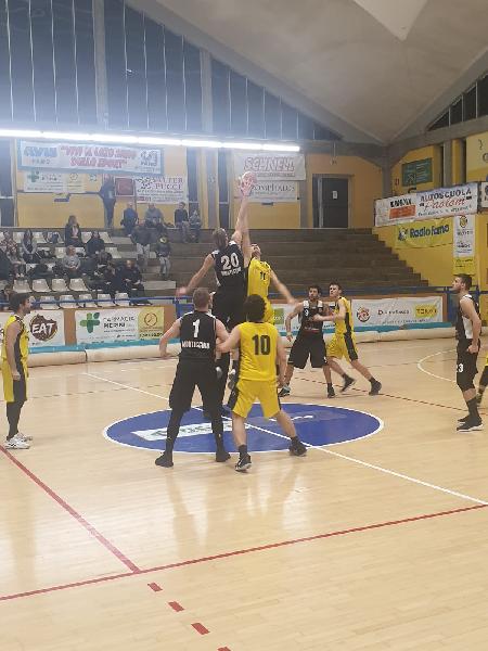 https://www.basketmarche.it/immagini_articoli/02-02-2020/vittoria-sofferta-importante-basket-fanum-montecchio-600.jpg