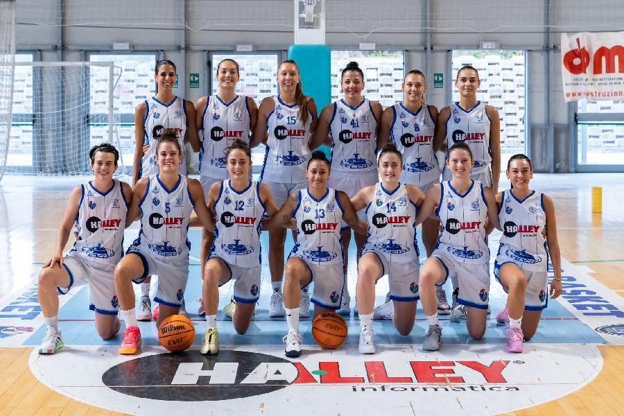 https://www.basketmarche.it/immagini_articoli/02-03-2025/thunder-matelica-espugna-umbertide-conferma-primato-classifica-600.jpg