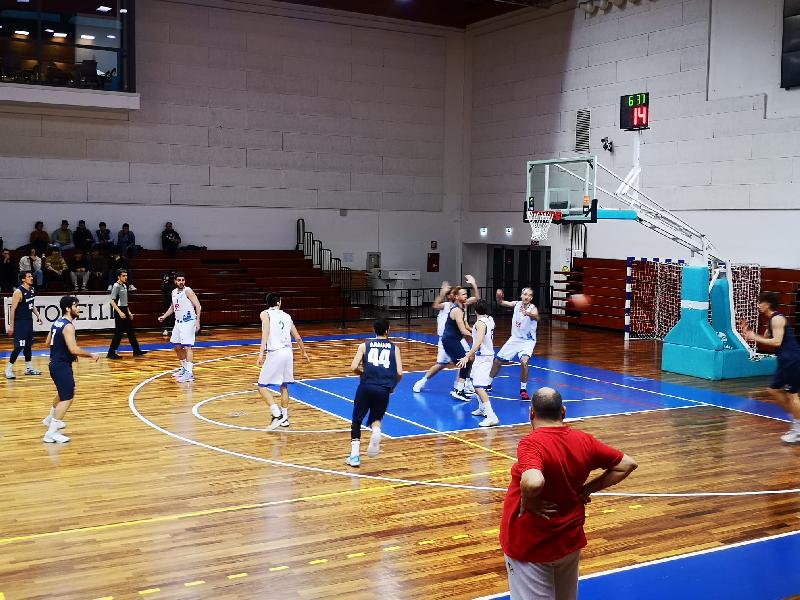 https://www.basketmarche.it/immagini_articoli/02-04-2023/niente-fare-pallacanestro-titano-marino-capolista-600.jpg