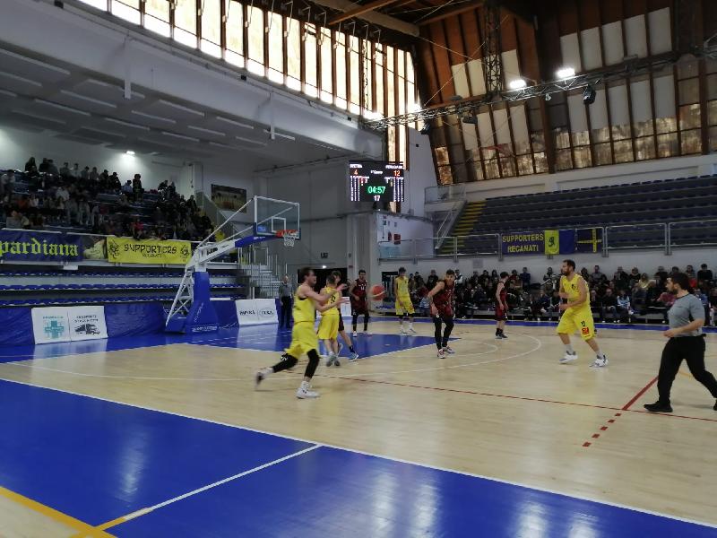 https://www.basketmarche.it/immagini_articoli/02-04-2023/pallacanestro-recanati-vince-scontro-diretto-perugia-basket-600.jpg