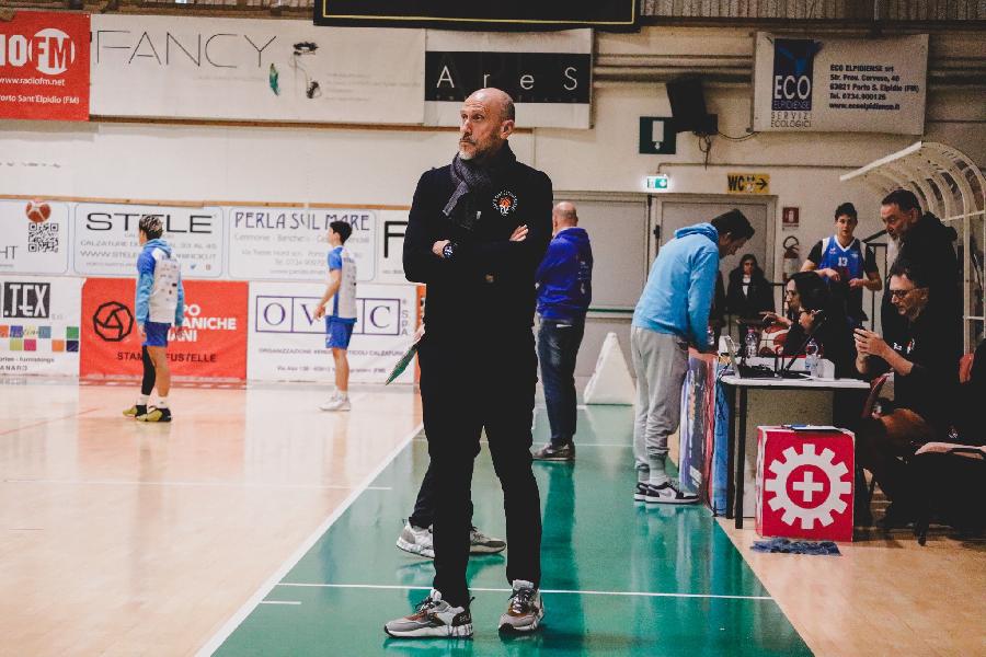 https://www.basketmarche.it/immagini_articoli/02-04-2025/pselpidio-basket-coach-salvatore-vittoria-fondamentale-provare-cercare-migliore-posizione-possibile-playoff-600.jpg