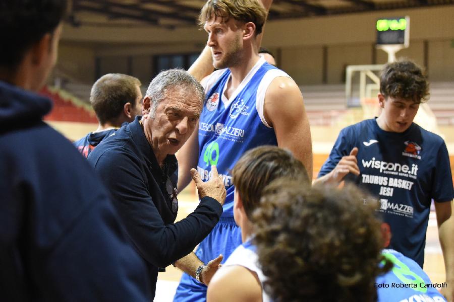 https://www.basketmarche.it/immagini_articoli/02-04-2025/taurus-coach-surico-nessun-dramma-abbiamo-ancora-grandi-chance-conquistare-posto-playoff-600.jpg