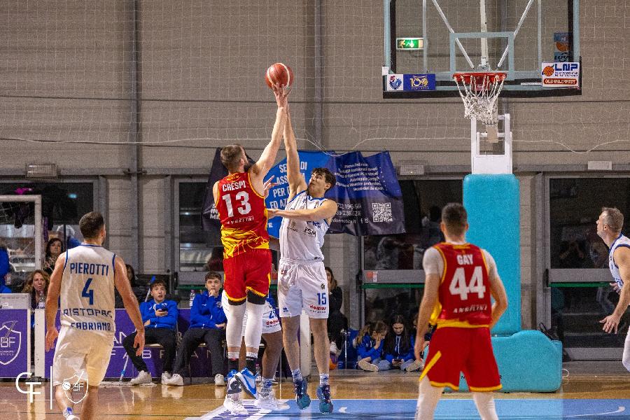 https://www.basketmarche.it/immagini_articoli/02-05-2025/janus-fabriano-dentro-fuori-sfida-basket-ravenna-600.jpg