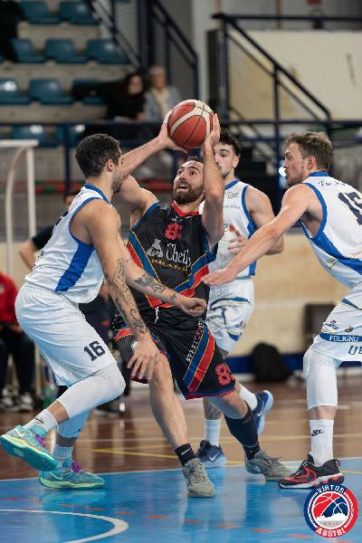 https://www.basketmarche.it/immagini_articoli/02-05-2025/playoff-virtus-assisi-conquista-semifinale-foligno-basket-sconfitto-600.jpg
