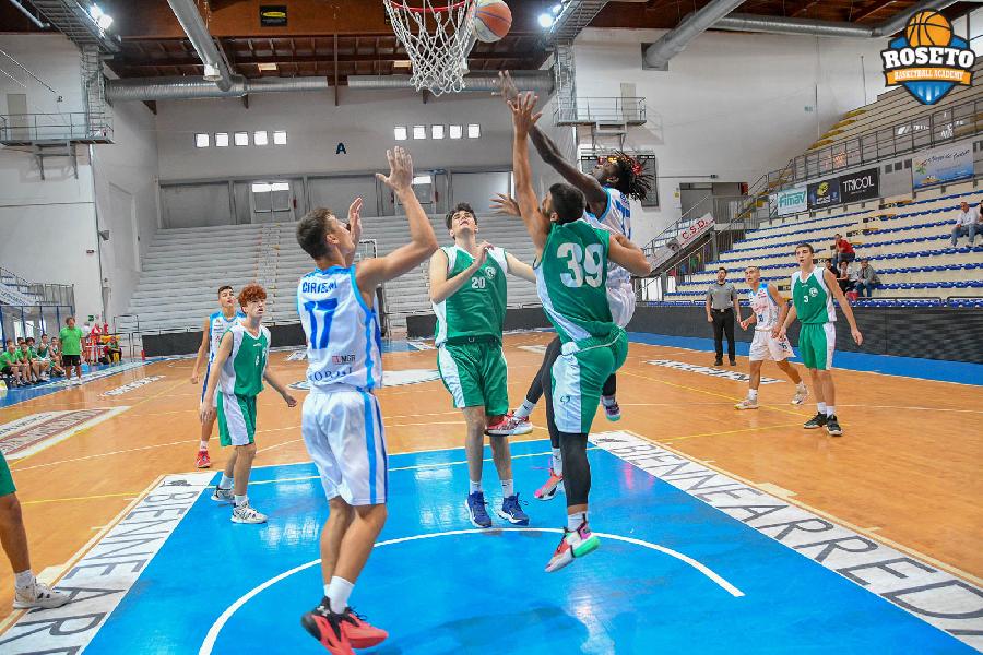https://www.basketmarche.it/immagini_articoli/02-10-2021/torneo-roseto-under-stamura-ancona-concede-supera-roseto-basketball-academy-600.jpg