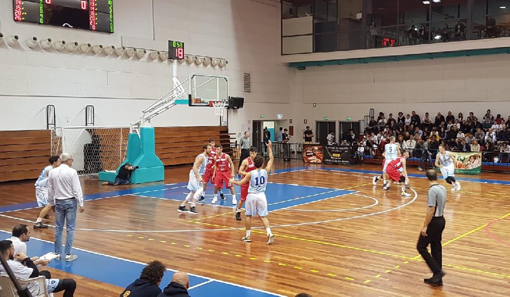 https://www.basketmarche.it/immagini_articoli/02-11-2019/convincente-vittoria-pallacanestro-urbania-campo-titano-marino-600.jpg