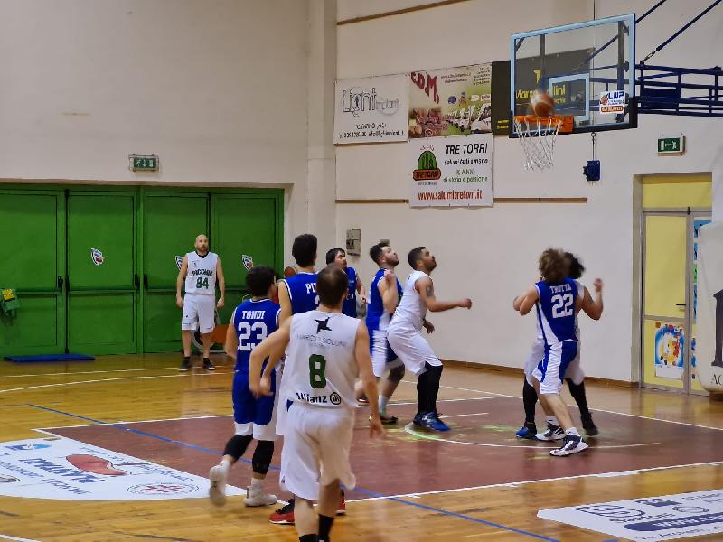 https://www.basketmarche.it/immagini_articoli/03-03-2022/recupero-picchio-civitanova-supera-cestistica-ascoli-600.jpg