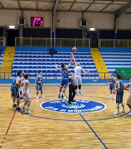 https://www.basketmarche.it/immagini_articoli/03-04-2022/molise-basket-young-sbanca-montesilvano-grazie-scatenato-ponsanesi-600.jpg