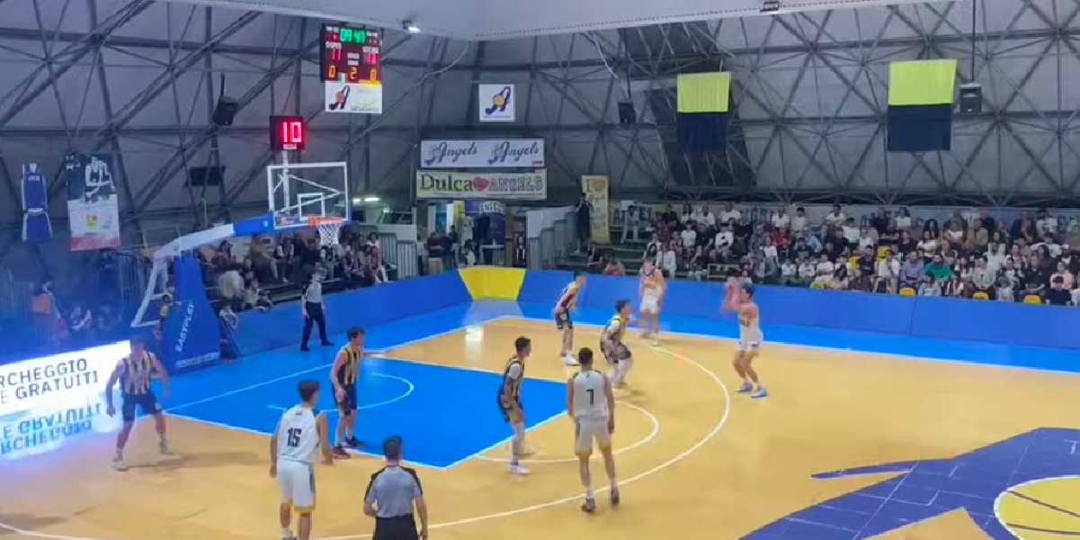 https://www.basketmarche.it/immagini_articoli/03-05-2025/playoff-basket-santarcangelo-doma-finale-sutor-montegranaro-finale-600.png