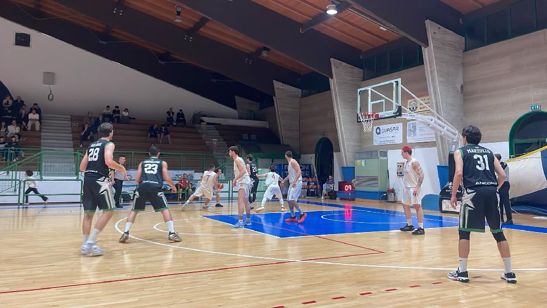 https://www.basketmarche.it/immagini_articoli/03-05-2025/playoff-pallacanestro-pedaso-conquista-campetto-ancona-600.jpg