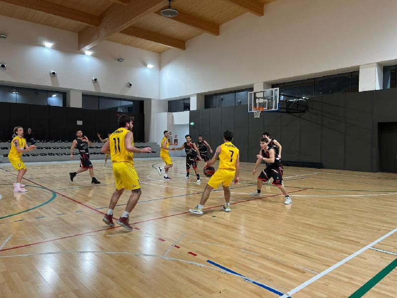 https://www.basketmarche.it/immagini_articoli/03-05-2025/playoff-robur-family-osimo-passa-campo-unione-basket-2010-ribalta-fattore-campo-600.jpg