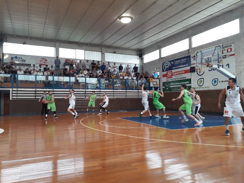 https://www.basketmarche.it/immagini_articoli/03-06-2023/finali-aesis-jesi-impone-marotta-basket-promossa-serie-600.jpg