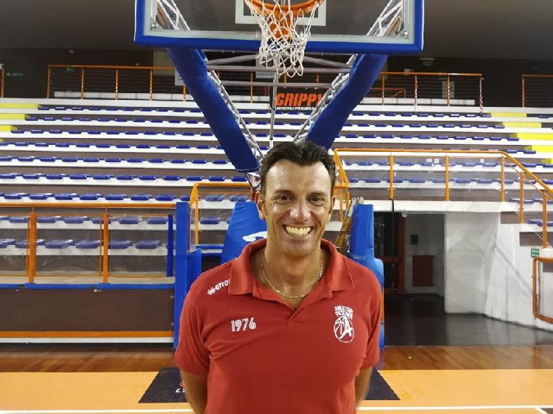 https://www.basketmarche.it/immagini_articoli/03-09-2019/ufficiale-marco-verderosa-allenatore-amatori-pescara-600.jpg