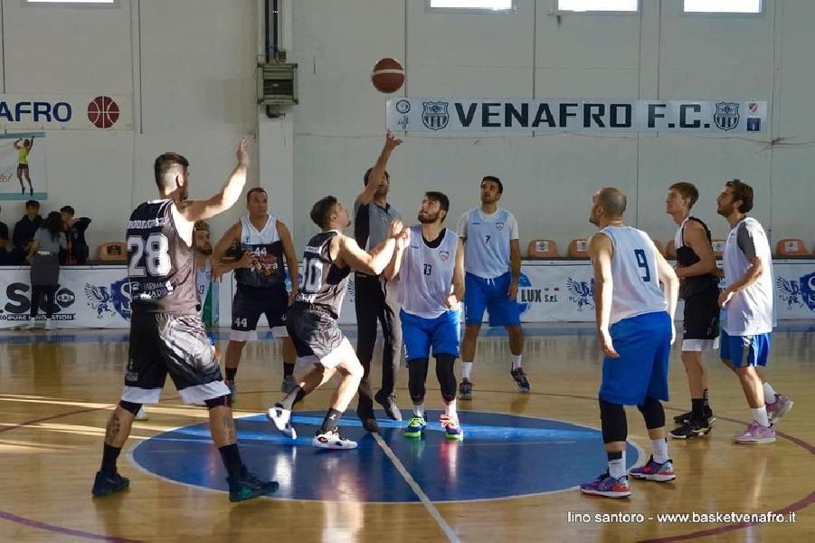 https://www.basketmarche.it/immagini_articoli/03-10-2022/basket-venafro-chiude-preseason-sconfitta-pallacanestro-sora-600.jpg