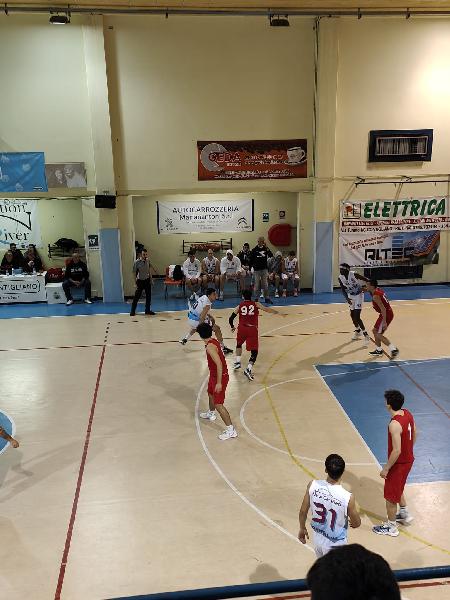 https://www.basketmarche.it/immagini_articoli/03-12-2023/supplementare-sorride-pontevecchio-basket-campo-basket-contigliano-600.jpg
