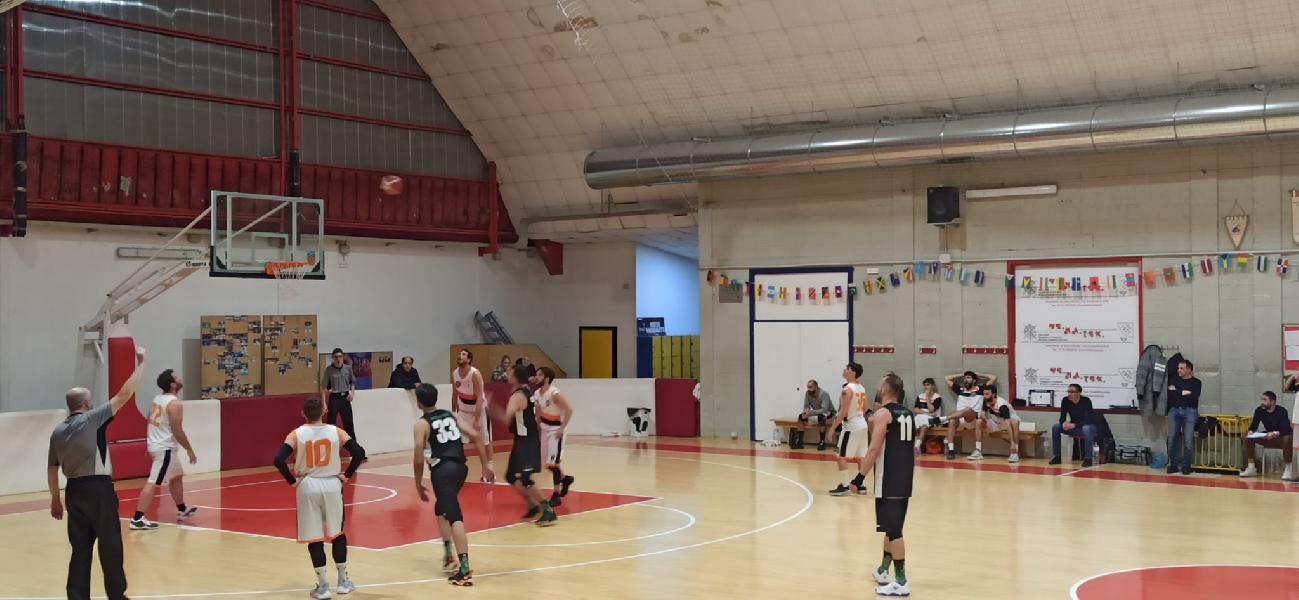 https://www.basketmarche.it/immagini_articoli/04-04-2023/basket-macerata-vince-posticipo-fortitudo-grottammare-conquista-posto-600.jpg