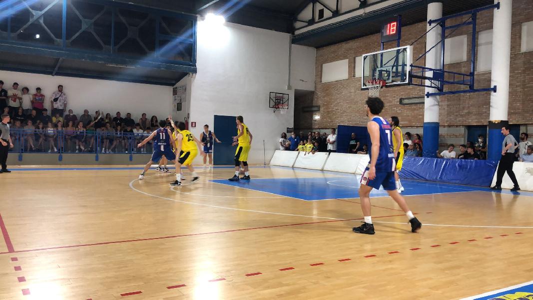 https://www.basketmarche.it/immagini_articoli/04-06-2022/finale-boys-fabriano-espugnano-castelfidardo-sono-promossi-serie-silver-600.jpg