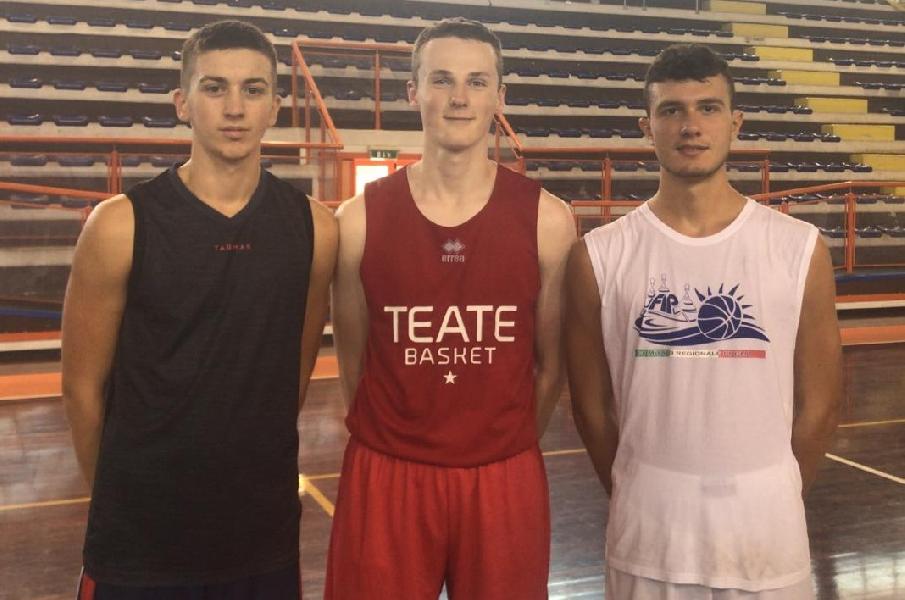 https://www.basketmarche.it/immagini_articoli/04-09-2019/pescara-basket-bantsevich-pavicevic-ianni-prova-under-600.jpg