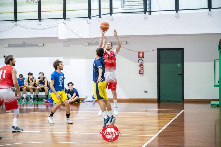 https://www.basketmarche.it/immagini_articoli/04-10-2020/buona-prestazione-basket-macerata-campo-basket-fermo-600.jpg