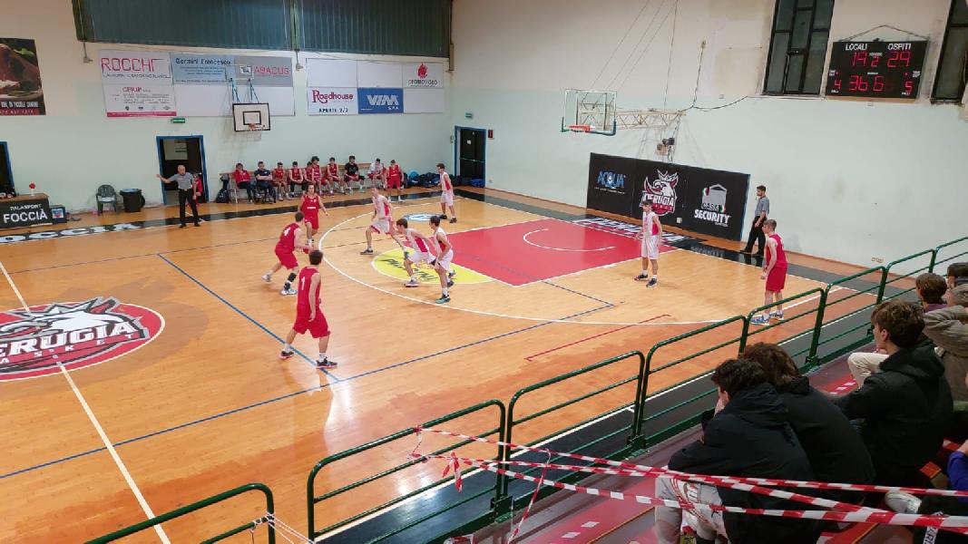 https://www.basketmarche.it/immagini_articoli/04-12-2022/pontevecchio-basket-derby-campo-uisp-palazzetto-perugia-600.jpg