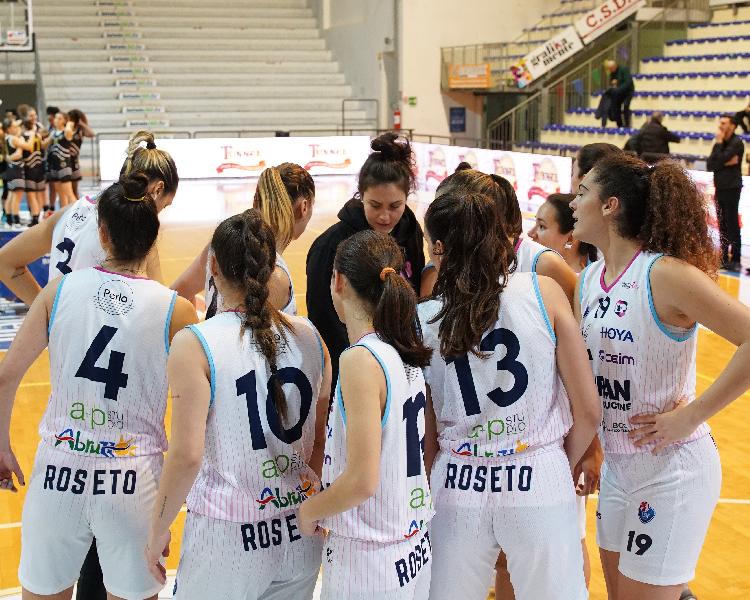 https://www.basketmarche.it/immagini_articoli/05-01-2023/recupero-netta-vittoria-cestistica-spezzina-roseto-600.jpg