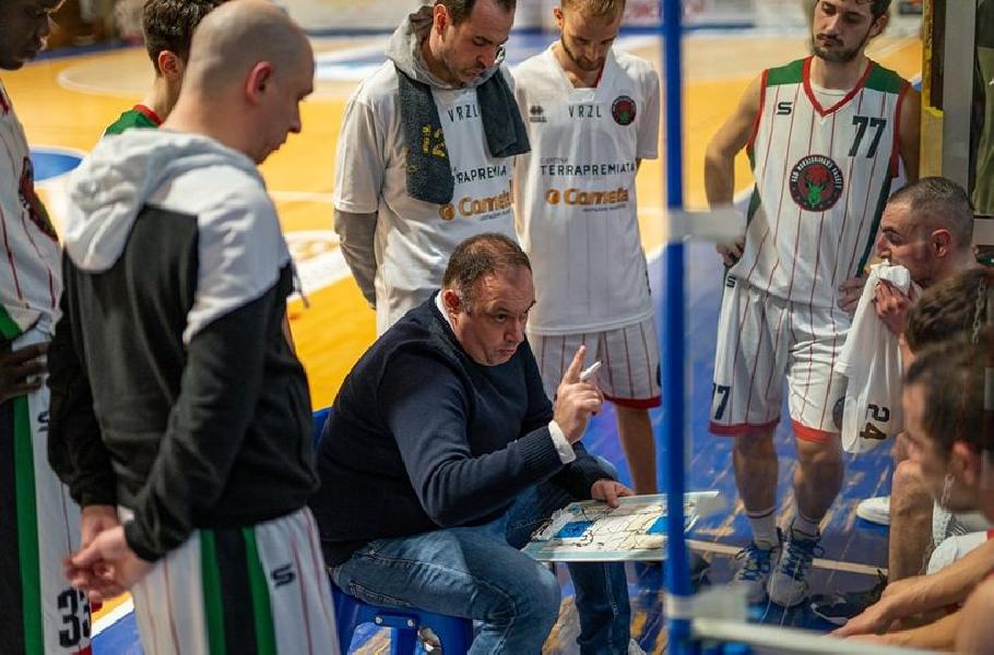 https://www.basketmarche.it/immagini_articoli/05-04-2023/montegranaro-basket-coach-chiara-partite-avranno-peso-diverso-dovremo-giocare-duro-600.jpg