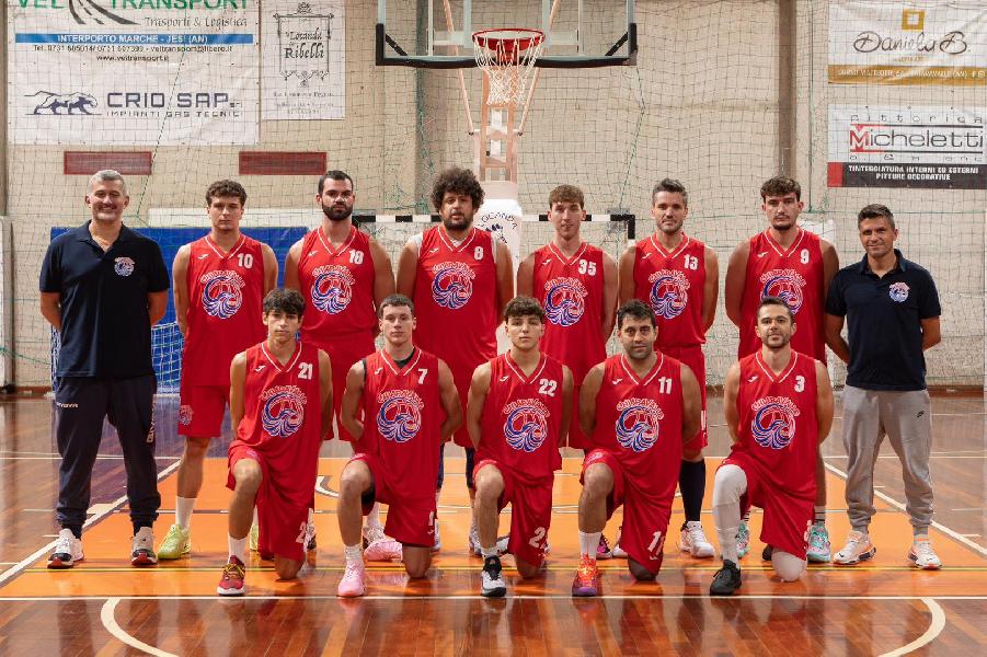 https://www.basketmarche.it/immagini_articoli/05-04-2025/basket-chiaravalle-passa-campo-basket-giovane-pesaro-600.jpg