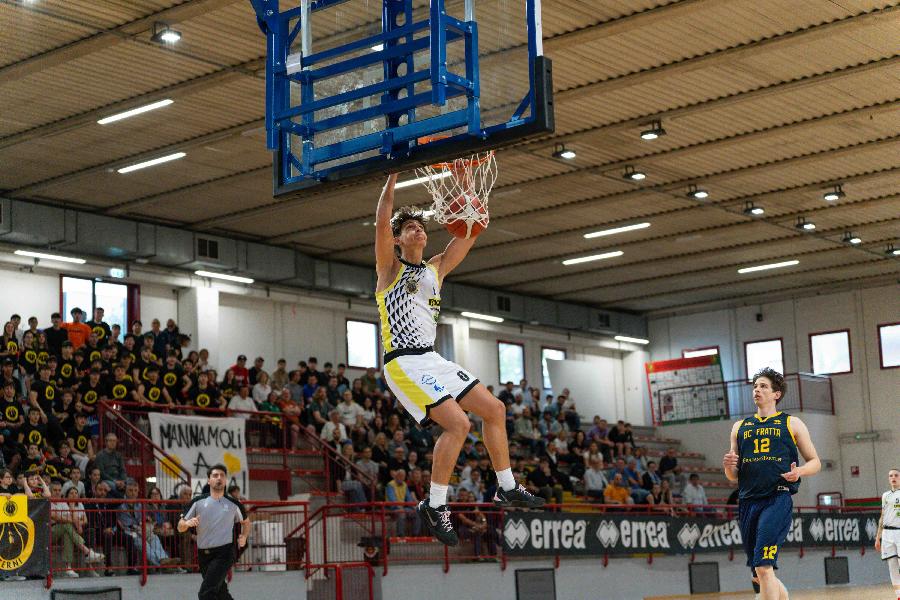 https://www.basketmarche.it/immagini_articoli/05-05-2025/basket-terni-coach-luca-salvati-gabriele-buccini-commentano-conquista-semifinali-600.jpg