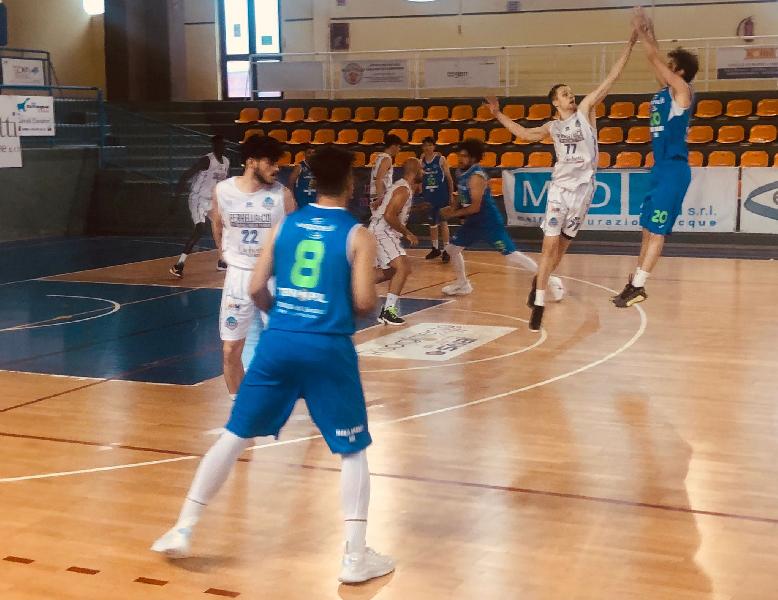 https://www.basketmarche.it/immagini_articoli/05-06-2021/wispone-taurus-jesi-cede-schianto-quarto-viene-sconfitta-isernia-600.jpg