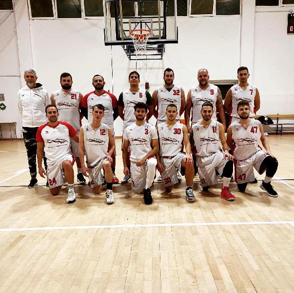 https://www.basketmarche.it/immagini_articoli/05-12-2021/pacchioli-trascina-spoltore-basket-esterna-horizon-basket-600.jpg