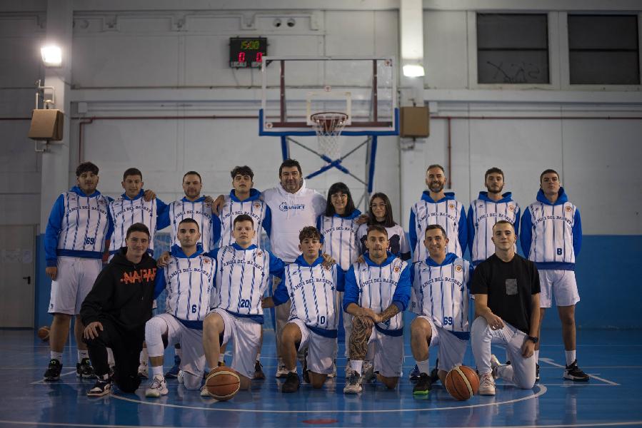 https://www.basketmarche.it/immagini_articoli/05-12-2021/salvo-vince-mura-amiche-sporting-martinsicuro-600.jpg