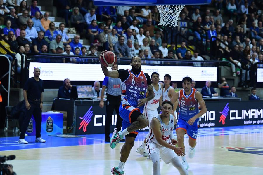 https://www.basketmarche.it/immagini_articoli/06-03-2025/treviso-basket-marco-fabbrini-chiediamo-scusa-tifosi-sono-andati-trieste-assistere-obbrobrio-600.jpg