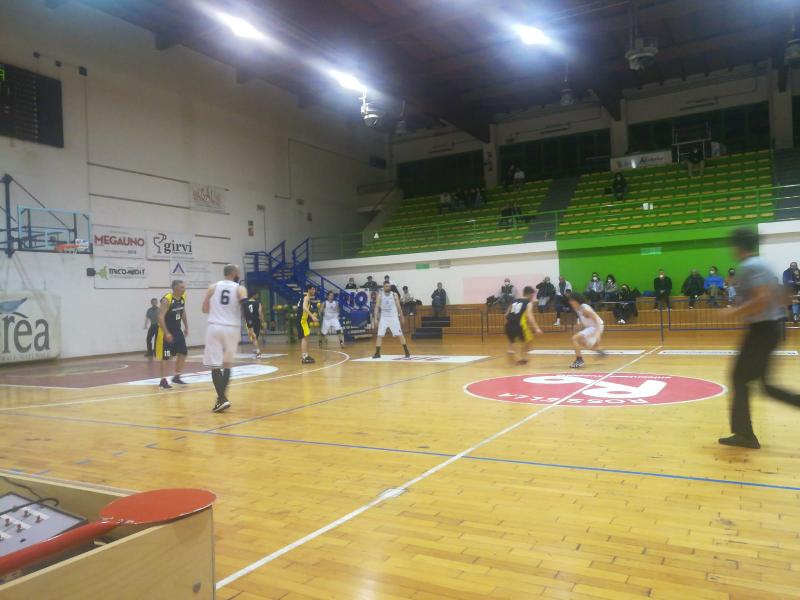 https://www.basketmarche.it/immagini_articoli/06-05-2022/playout-basket-fanum-passa-campo-88ers-civitanova-salva-600.jpg