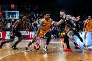 https://www.basketmarche.it/immagini_articoli/06-05-2025/pesaro-khalil-ahmad-partite-dentro-fuori-sono-sale-competizione-vedo-scendere-campo-120.jpg