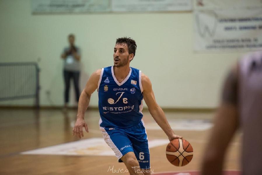 https://www.basketmarche.it/immagini_articoli/06-06-2019/pallacanestro-senigallia-vicina-ritorno-esterno-emiliano-paparella-600.jpg