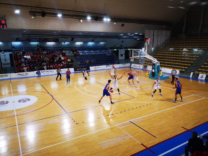 https://www.basketmarche.it/immagini_articoli/06-11-2023/loreto-pesaro-stecca-casa-pallacanestro-senigallia-600.jpg