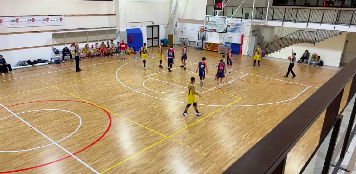 https://www.basketmarche.it/immagini_articoli/06-12-2021/victoria-fermo-butta-lascia-strada-grottammare-basketball-600.png