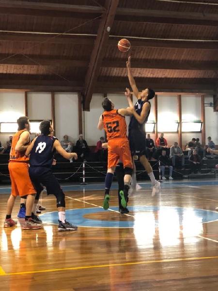 https://www.basketmarche.it/immagini_articoli/07-04-2019/brown-sugar-fabriano-superano-sporting-porto-sant-elpidio-conquistano-playoff-600.jpg