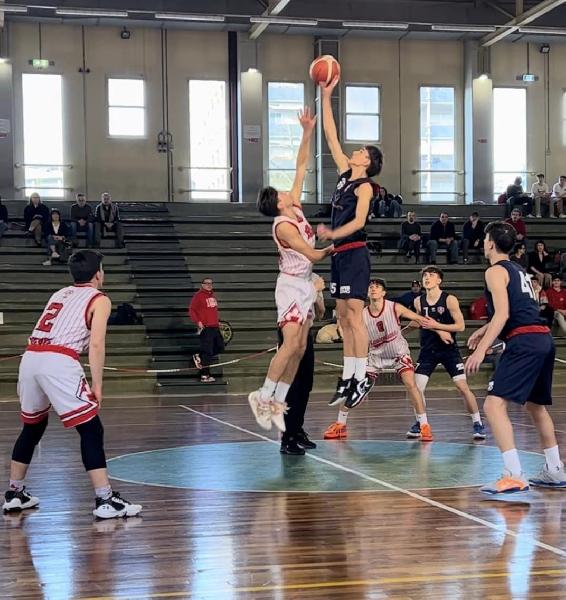 https://www.basketmarche.it/immagini_articoli/07-04-2023/eccellenza-sporting-pselpidio-espugna-firenze-conferma-primato-classifica-600.jpg