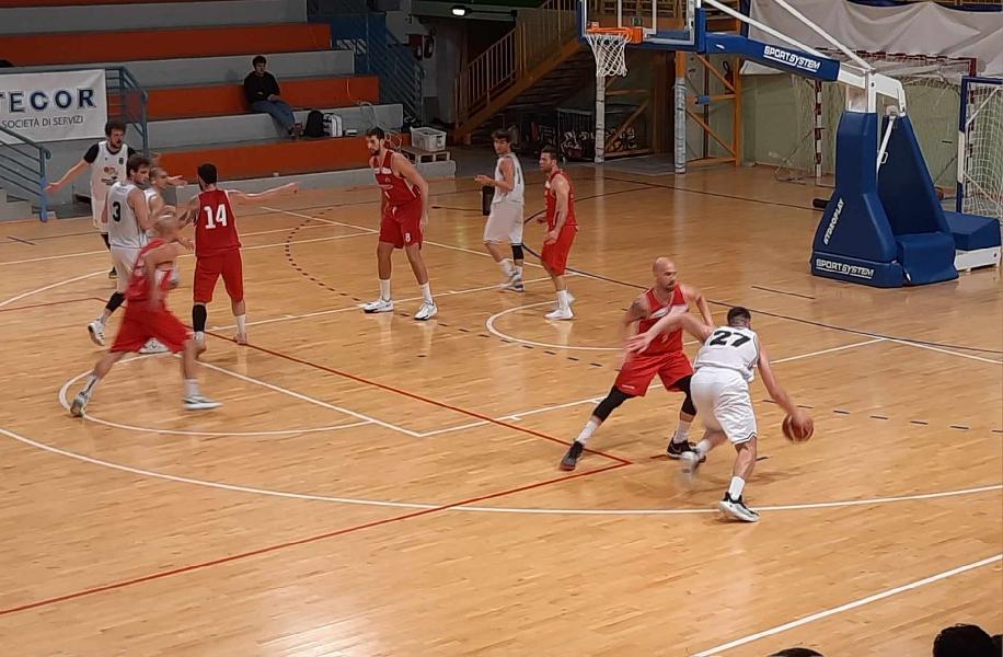 https://www.basketmarche.it/immagini_articoli/07-04-2024/pallacanestro-urbania-passa-campo-falconara-basket-600.jpg