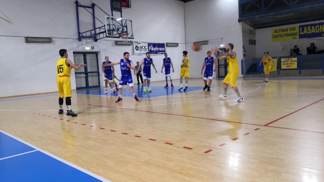 https://www.basketmarche.it/immagini_articoli/07-05-2022/castelfidardo-chiude-battendo-cestistica-ascoli-600.jpg