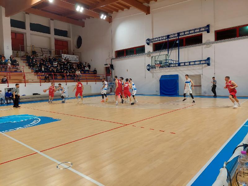 https://www.basketmarche.it/immagini_articoli/07-05-2022/playoff-montemarciano-resiste-rimonta-pallacanestro-urbania-600.jpg