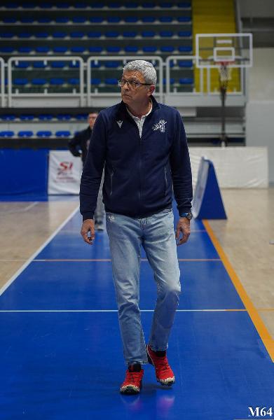 https://www.basketmarche.it/immagini_articoli/07-06-2023/ufficiale-separano-strade-pallacanestro-recanati-coach-massimo-padovano-600.jpg