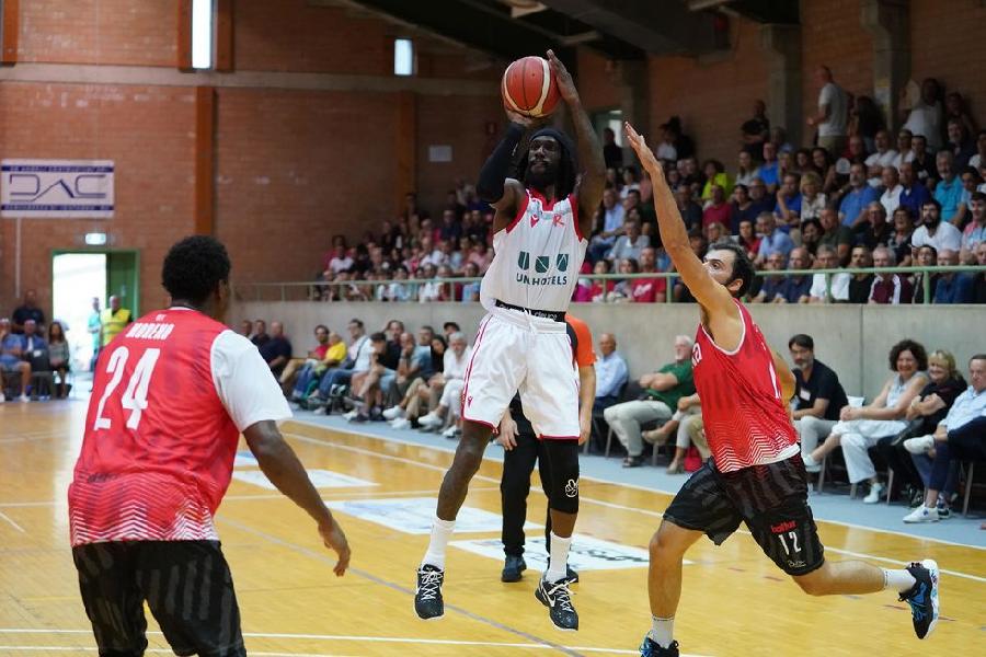 https://www.basketmarche.it/immagini_articoli/07-09-2023/pallacanestro-reggiana-vince-amichevole-rinascita-basket-rimini-600.jpg