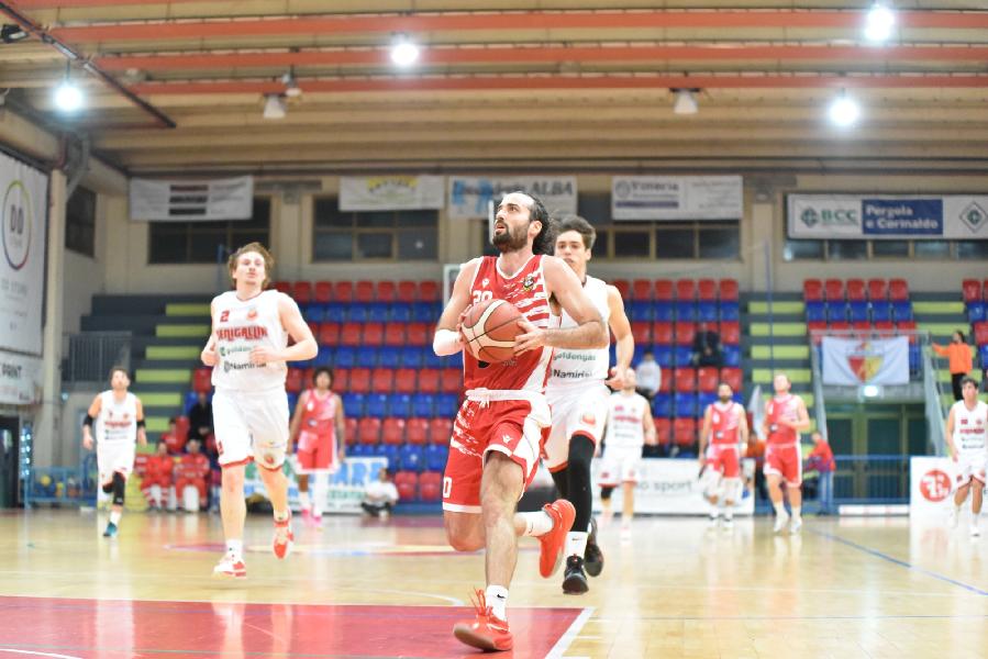 https://www.basketmarche.it/immagini_articoli/08-03-2025/vigor-matelica-cerca-poker-difficile-campo-basket-aquilano-600.jpg